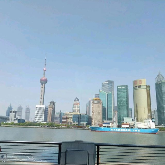 Lost in the Luminous Heart of China: Shanghai!🏙️