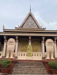 War Phnom, a peaceful temple amid lush gardens 