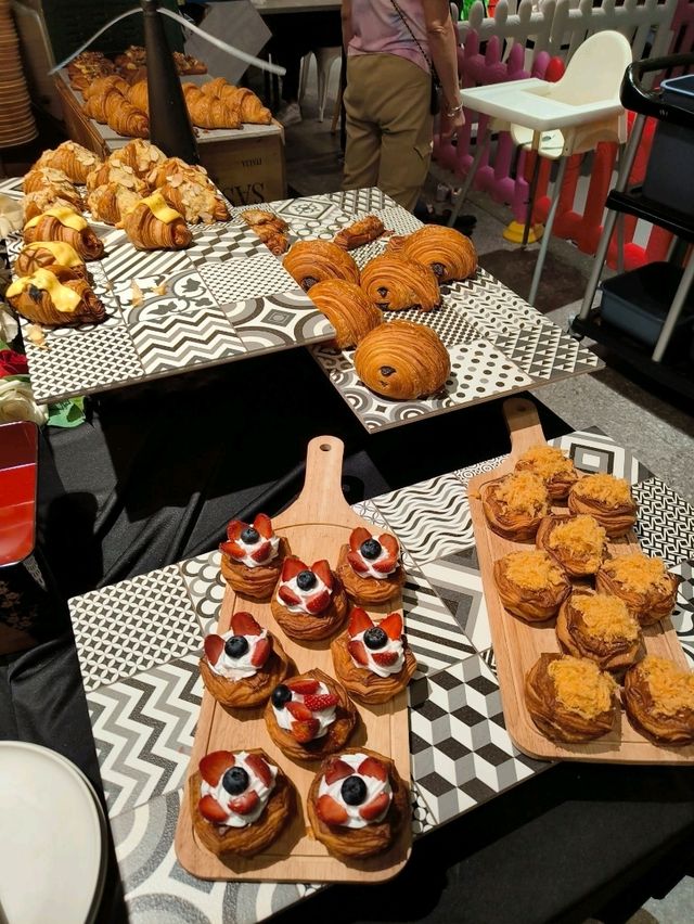Hidden Buffet Spot That Tastes Like Luxury on a Budget