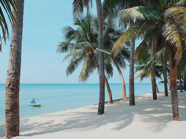 バンコクから日帰り旅行にぴったり🌊 バーンセーンビーチでリラックスタイム！ #タイ旅行 #ビーチ日和」