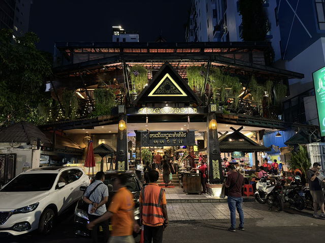 Rustic Charm at Mama Thai – A Group-Friendly Gem in Phnom Penh