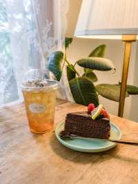 Calin Cafe คาเฟ่บ้านสีขาวในสวน ที่น่ารักมาก