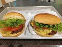 仁川機場的第一口幸福，Shake Shack 韓堡初體驗。