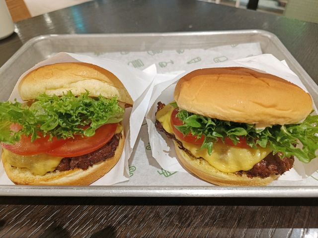 仁川機場的第一口幸福，Shake Shack 韓堡初體驗。