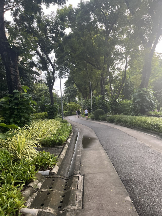  Santiphap Park – A Peaceful Escape in the Heart of Bangkok 🌇