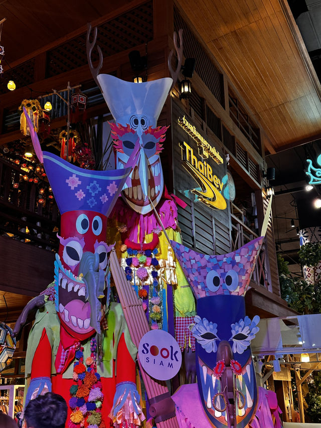 ICONSIAM's SOOKSIAM is a large indoor floating market