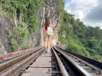 🛤️✨ ถ้ำกระแซ กาญจนบุรี – เส้นทางรถไฟสายมรณะ