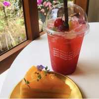📍 Coming Home Café – ราไวย์ ภูเก็ต