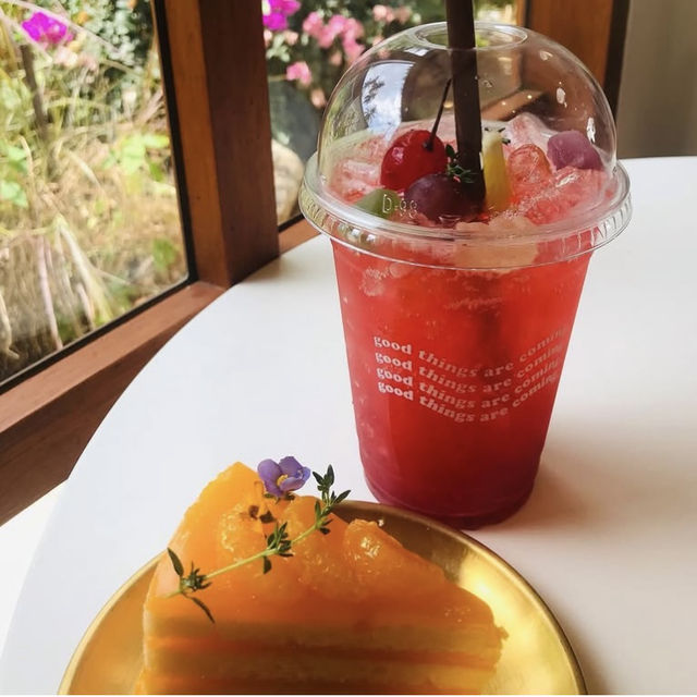 📍 Coming Home Café – ราไวย์ ภูเก็ต