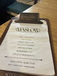《Maslow》烏梅美式與香蕉可可千層的絕妙組合