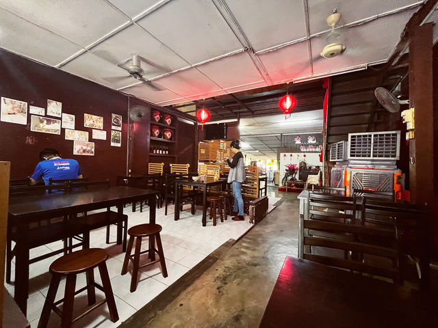 Red Wine & Rustic Vibes: A Summer Stop at Seng Jee Chan Cafe