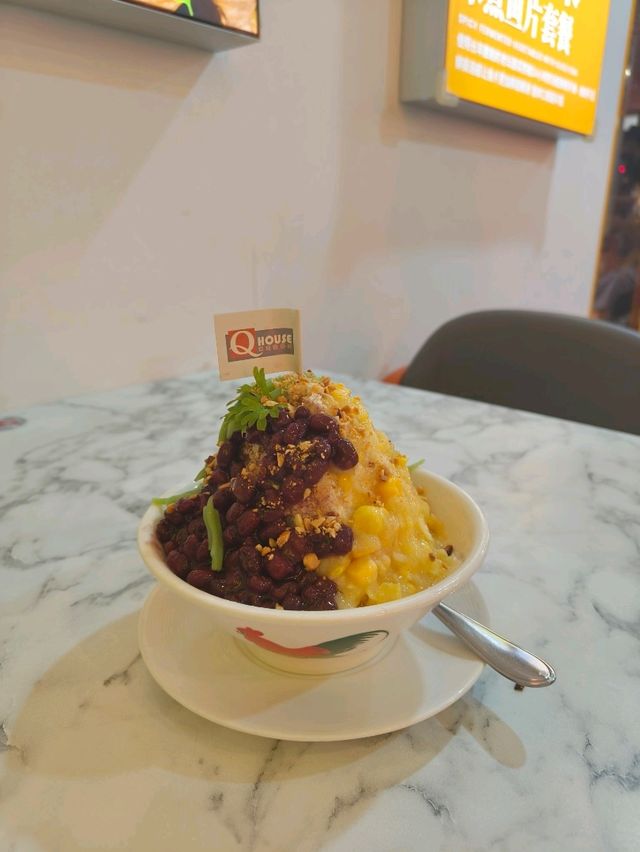 A Cozy Lunch Escape