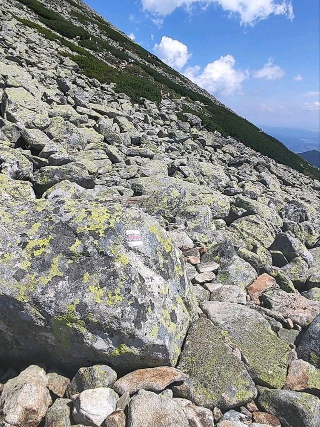 搭三段纜車登斯洛伐克第二高峰洛米基山（Lomnicky stit）