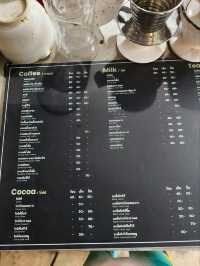 ร้านคาเฟ่ผสมความวินเทจ ณ นายปลาวาฬ (W52) คาเฟ่
