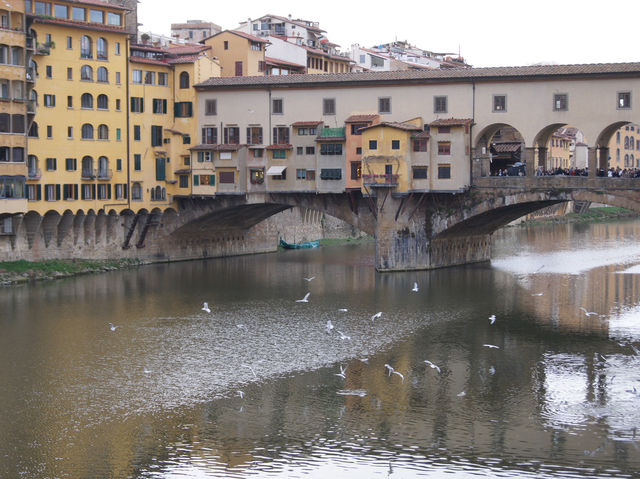 🌉 Sunset Walk Across Florence’s Old and New – Ponte Vecchio & Ponte alle Grazie