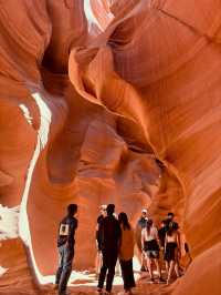 Sun-Kissed Splendor: Discovering the Breathtaking Beauty of Antelope Canyon!