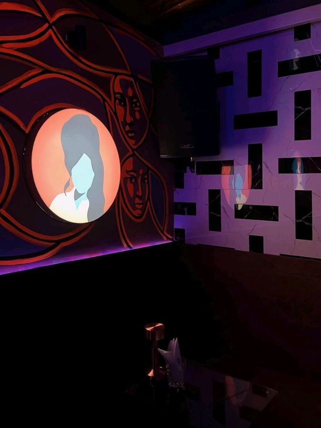 DB Cocktail Lounge