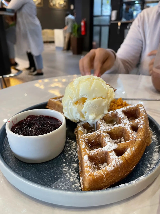 Juice & Joy, Welcome to Momoo Harbour Bay!