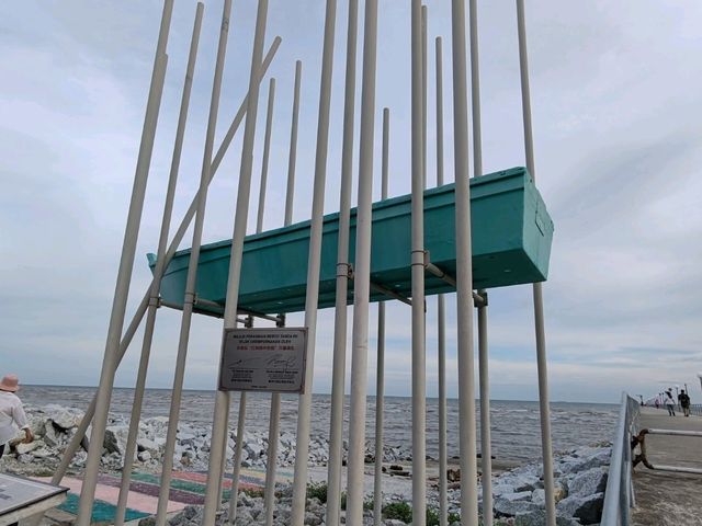 Tanjung Sepat Lover's Bridge: A Romantic Seaside Escape
