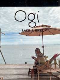 Ogi คาเฟ่ลับๆ ติดริมทะเล ที่อ่างศิลา