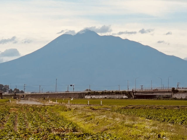 Mt. Iwaki Diary: A Solo Hiker's Spiritual Journey in Aomori** ⛰️🌸