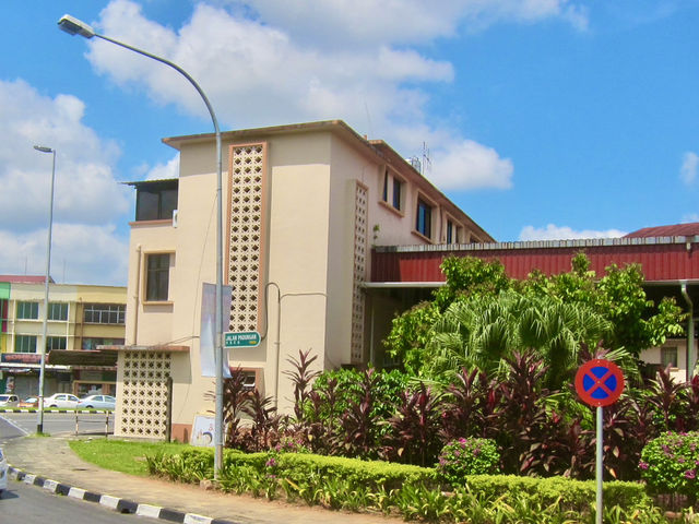 Crossing Cultures: A Local River Escape at Jeti Boyan, Kuching