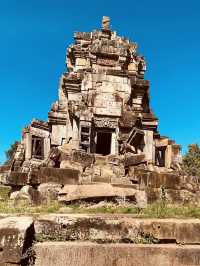 🌿 "Ancient Whispers: Discovering the Forgotten Beauty of Ek Phnom" 🏛️