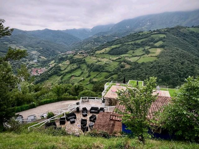 Lakeside Peace and Mountain Air at Los Barrios de Luna