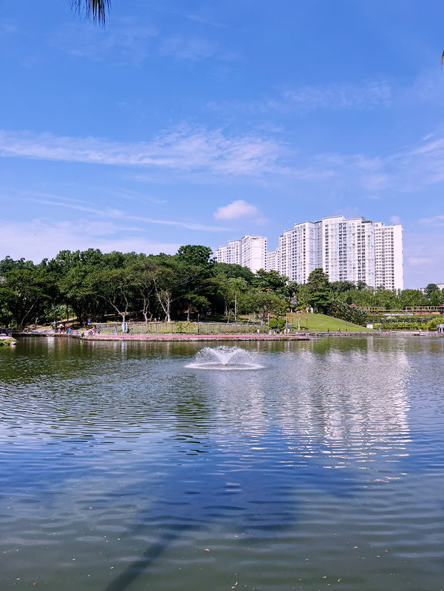 Permaisuri Lake Park: Peaceful Retreat with Nature and Wildlife