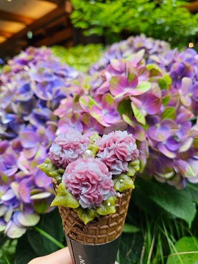 💠口に咲く紫陽花。食べる花束に、梅雨も嬉しい一日。 | Trip.com 京都