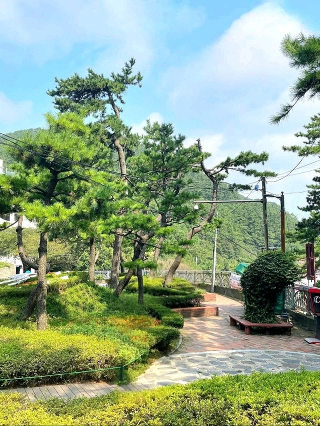 Yongdusan Park: A Relaxing Escape in Busan