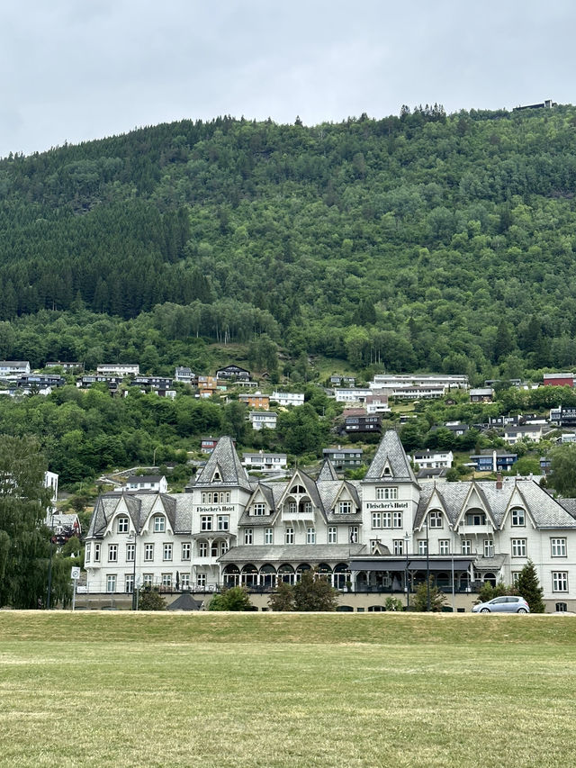 🏔️ 山湖之間的夏日節奏｜Voss 沃斯挪威小鎮慢旅行