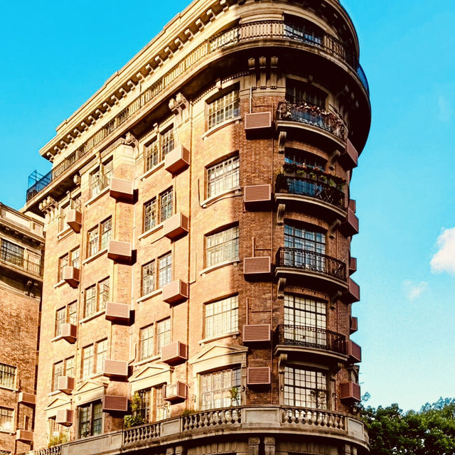 A Chic Urban Escape with Boutique Cafes and Lifestyle Shops A Chic Urban Escape with Boutique Cafes and Lifestyle Shops