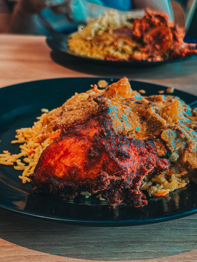 Queue for the Curry Magic – Nasi Kandar Beratur 786 Delivers