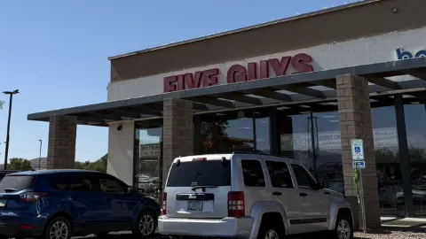 Five Guys: A Must-Try Burger Spot on My U.S. Trip — traveler post in Kingman