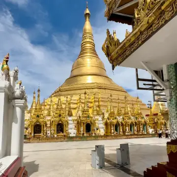 🌟 Shwedagon – Myanmar’s Golden Wonder