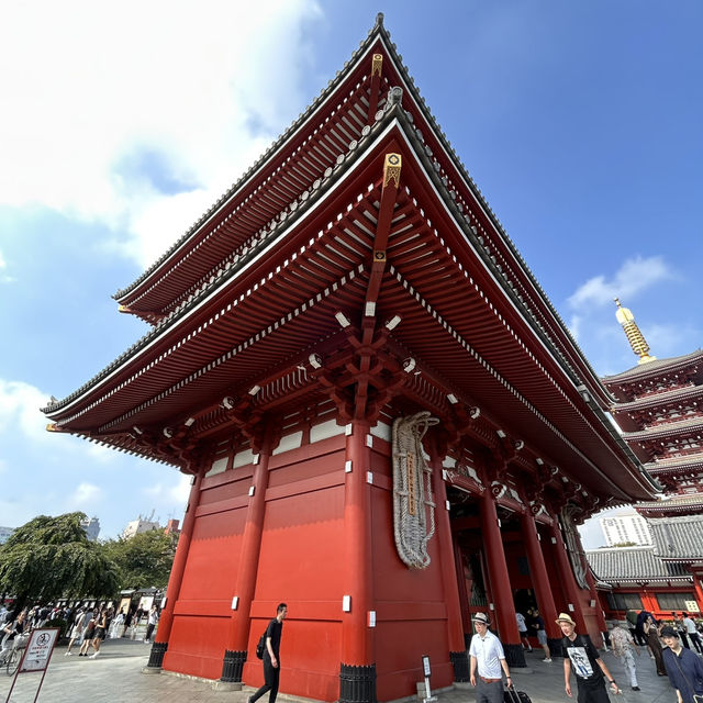 Guardian of Treasures: The Hōzō-mon Gate at Sensō-ji 🏮