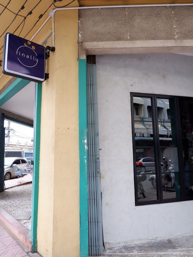Finally Coffee Co. ร้านกาแฟสุดเท่ในพิษณุโลก