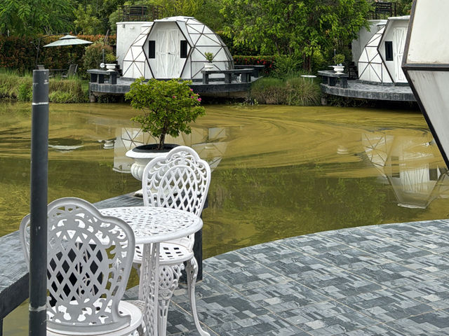🌿✨ ภูผาราชัน บ้านมุง – Glamping กลางขุนเขา วิวหลั