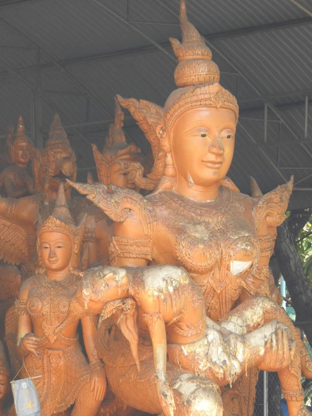 ตามรอยศรัทธา ชมความงามอันวิจิตร วัดพระธาตุหนองบัว ตามรอยศรัทธา ชมความงามอันวิจิตร วัดพระธาตุหนองบัว