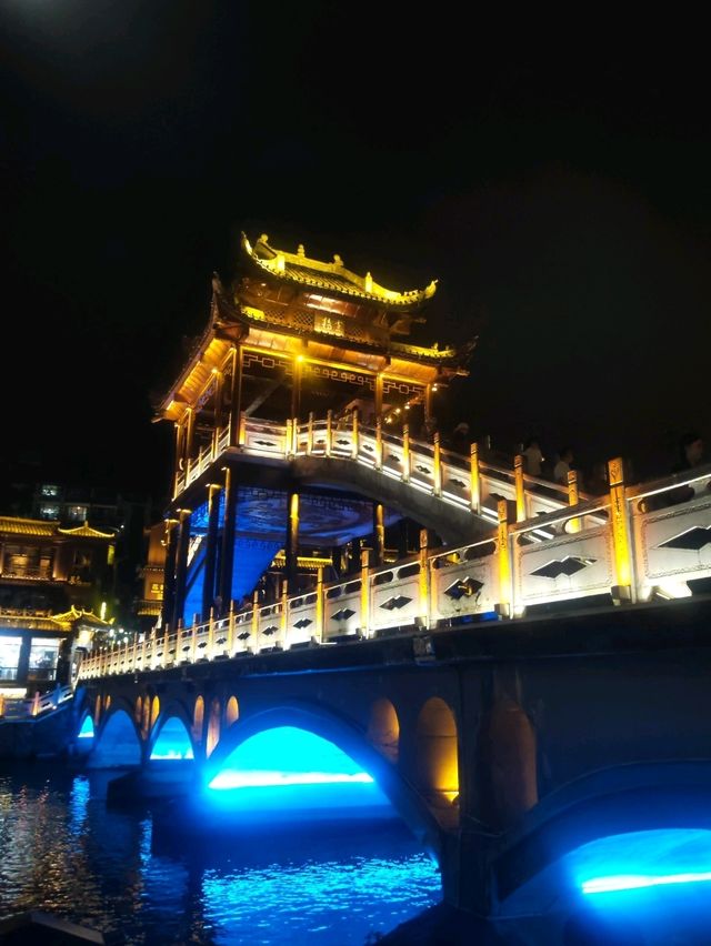 湘西暴走5日!張家界登天梯、夜遊鳳凰古城懶人包 湘西暴走5日!張家界登天梯、夜遊鳳凰古城懶人包