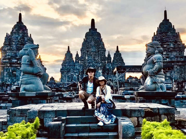 🏯「石刻天際，訴說千年愛與信仰。」
