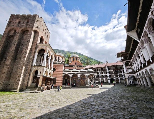 色彩斑斕的東正教傑作#里拉修道院 (Rila Monastery)-保加利亞丘斯滕迪爾州