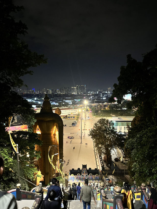 夜に訪れる静寂の聖地｜Batu Caves（バトゥ洞窟）