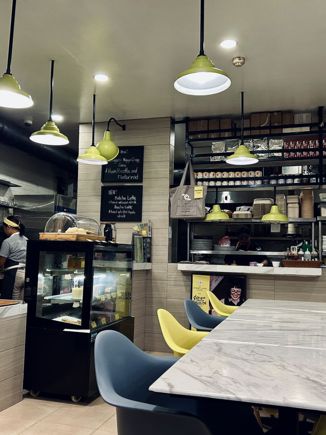 The Sunny Side Café – Boracay: Breakfast, Beachfront & Big Flavors 🌴☕