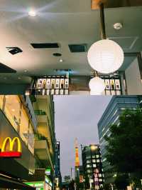 네온 사이로 피어나는 도쿄의 밤