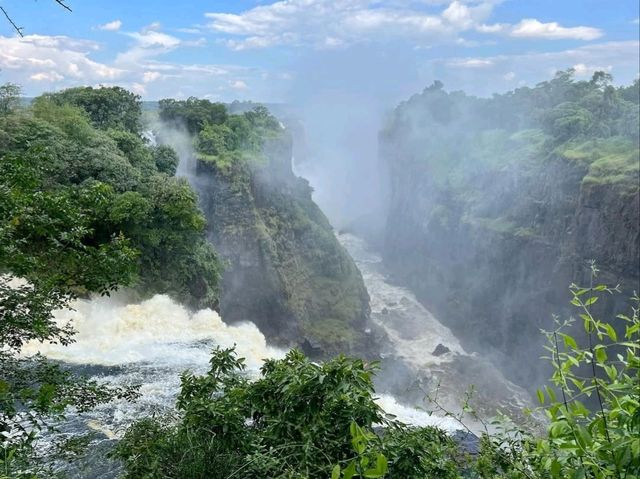 Victoria Falls: The Thunderous Wonder of Africa Victoria Falls: The Thunderous Wonder of Africa