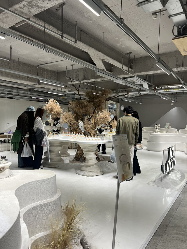 Couples’ Chill Weekend in Shanghai: Iconic Sights, Cloudy Vibes & Hidden Eats ☁️🏙️ Couples’ Chill Weekend in Shanghai: Iconic Sights, Cloudy Vibes & Hidden Eats ☁️🏙️