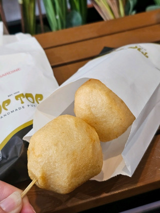 Singapore • Tip Top Curry Puff: A Famous Singaporean Snack?