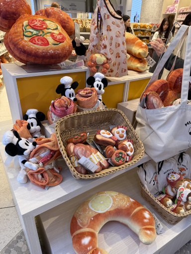 🏰✨ ディズニーフラッグシップストア東京 - 新宿 | Trip.com 東京